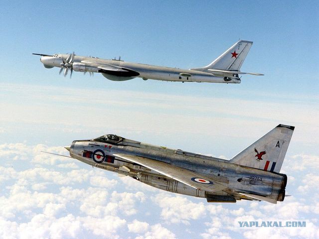 Самолеты НАТО окружили наш ракетоносец
