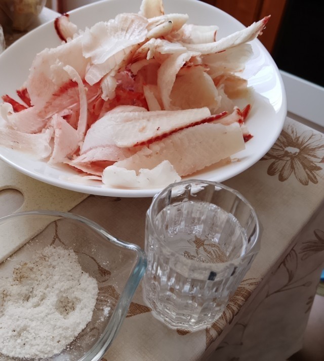 Строганина из рыбы