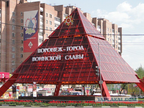 «Единая Россия» установила памятник из пластика