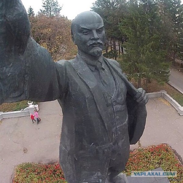 Как НЕ надо фотографироваться с памятниками.