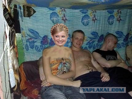 В камеры к арестованным водят проституток