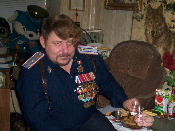 "Девочка, скажи нам, откуда у тебя столько медалек?"- "Добрый дядя командир дал"