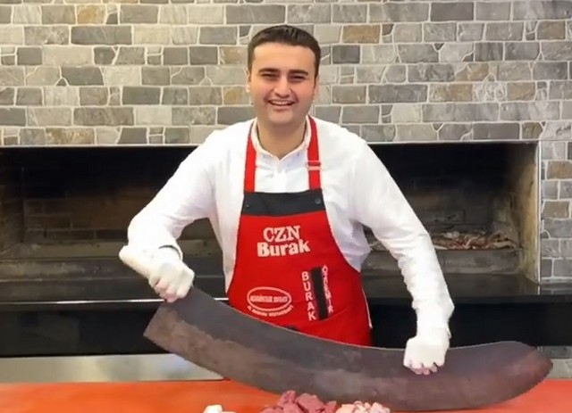 Колбаску будешь? Ну разве что кусочек...