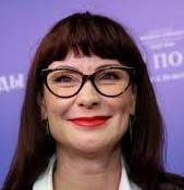 Та самая знакомая, которая решила отрезать чёлку