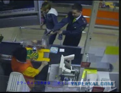 Полицейский застрелил преступника