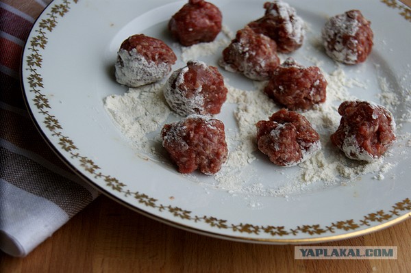 Пицца с мясными шариками