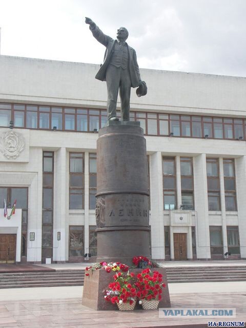 Памятники Ленину