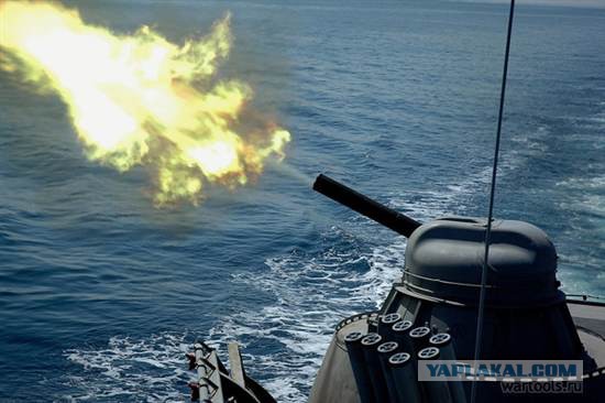 СМИ: В ФСБ рассказали об обстреле буровой платформы РФ с судна ВМС Украины