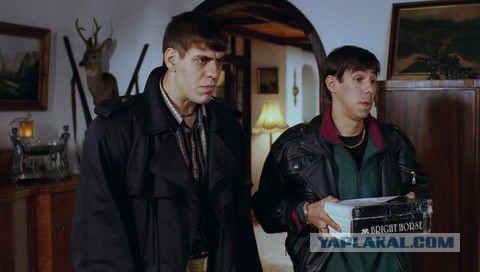 Тренер избивает юную гимнастку на тренировке