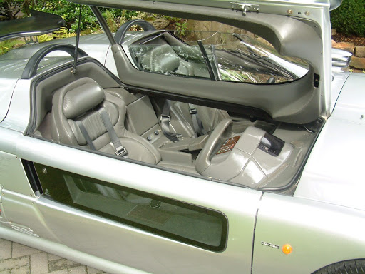 Продают очень странный автомобиль