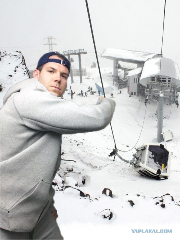 Бобслеист Джонни Куин застрял в лифте.