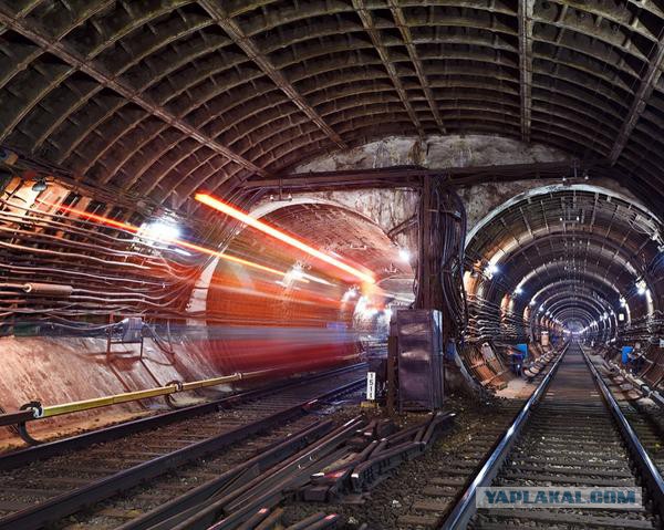 В метро поезд сошел с рельсов (Славянский бульвар)