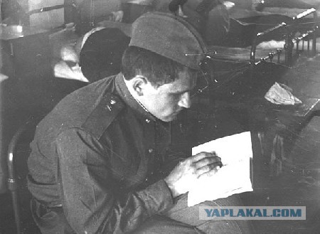 Армейские фотографии знаменитостей