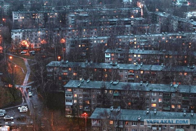 Дом стоит, свет горит...