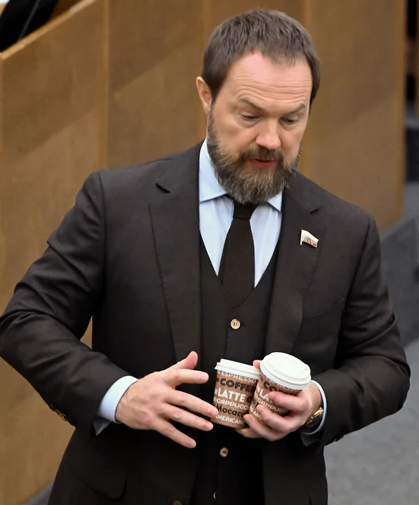 Депутат Колунов рассказал о штрафах за "самозахват" парковочных мест во дворах
