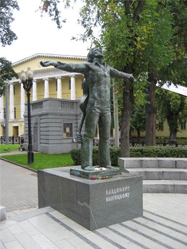 Памятники артистам и их ролям