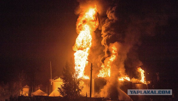 Масштабный пожар и взрыв на нефтебазе под Киевом