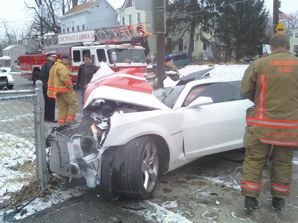 Camaro - в какашку, водила - в рубашке! (3 фото)