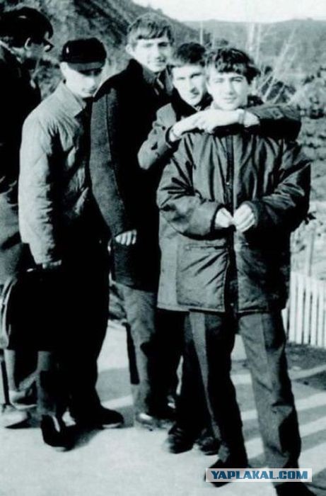 Чубайс, Гайдар, Немцов, пустые полки и лихие 90-е
