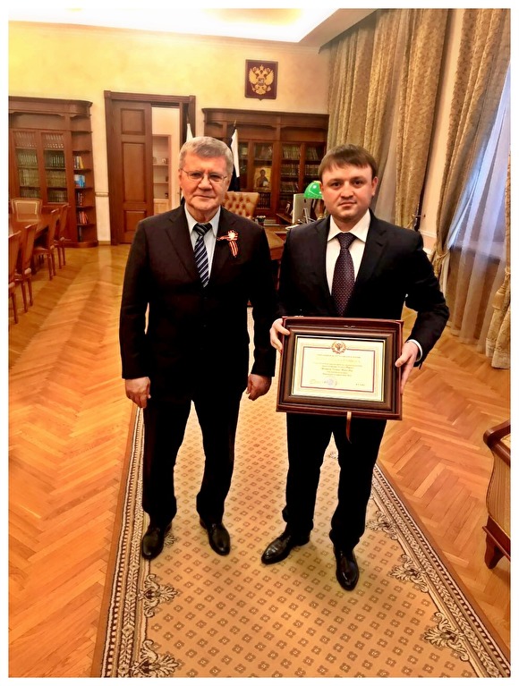 Полицейский, обнародовавший фотографии прокуроров, обнимающихся с преступниками, выслушал приговор