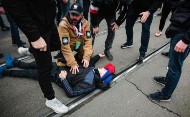 А в Польше сейчас суровое такое рубилово...