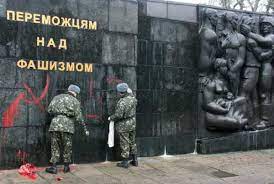 Во Львове демонтируют советский Монумент Славы