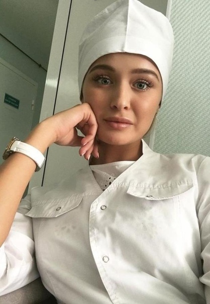 Девушки в белых халатах