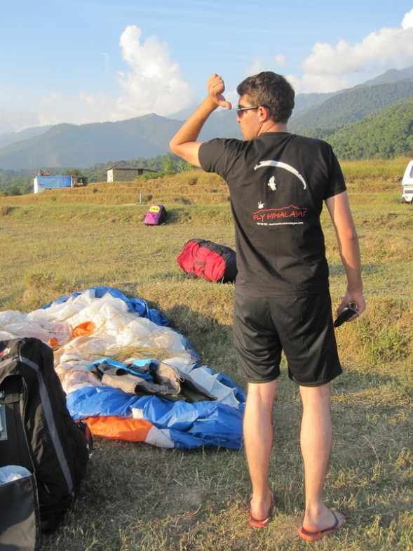 Орел против парапланериста