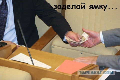 Власти Петербурга объяснили, почему к весне развалились дороги
