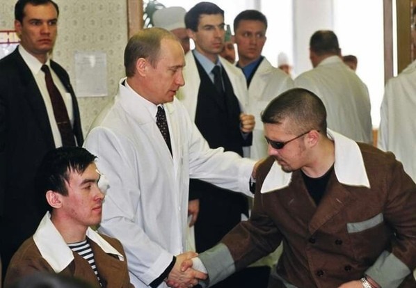 Путин не намерен ехать в Севастополь из-за ситуации с крейсером "Москва"