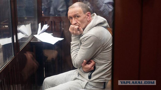 Появилось видео с места схватки полицейского с гопником в Ижевске. Борьба велась не на жизнь, а на смерть...за велосипед