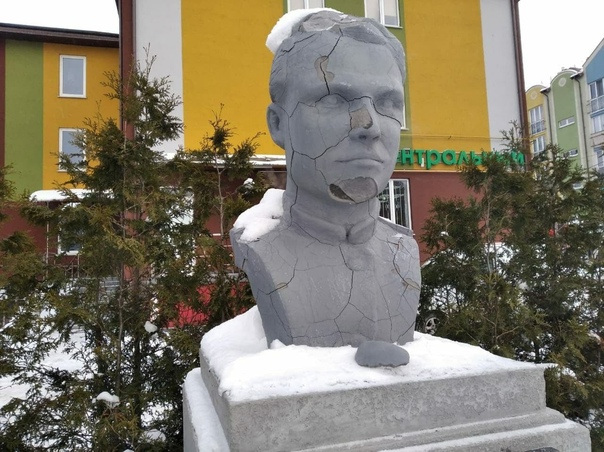 Ежегодная реставрация памятника превратила его в убожество
