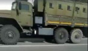 Колонна российской военной техники и Росгвардии движется из Владикавказа в сторону грузинской границы