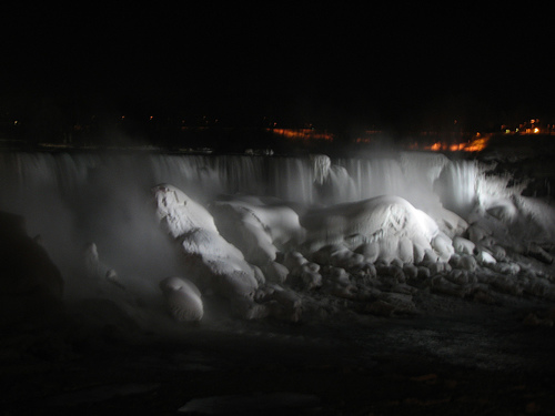 Ниагарский водопад ночью