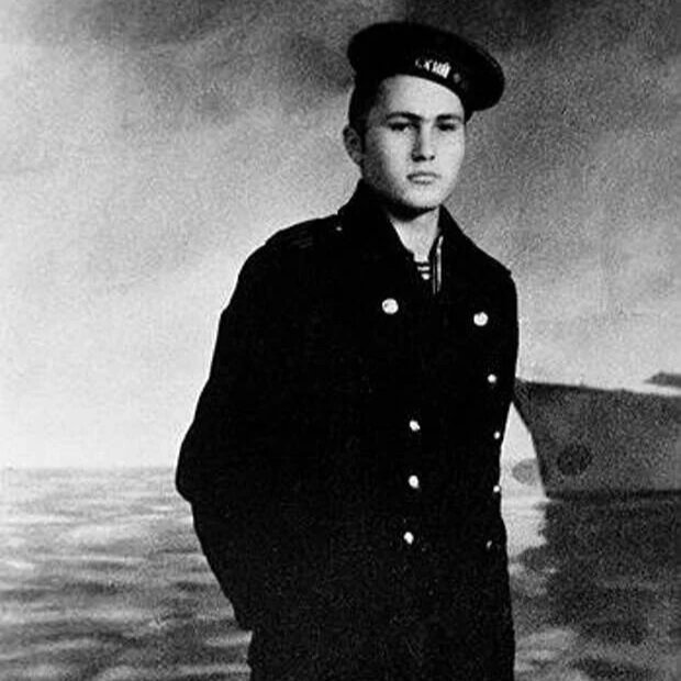 Армейские фотографии советских знаменитостей.