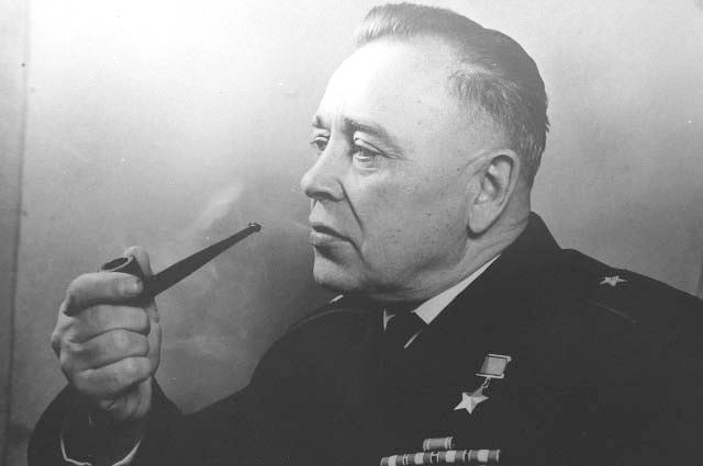"Возвращаемся. Живых нет". "Амбарчик" уже развернулся в сторону аэродрома, но тут...
