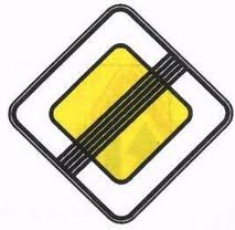 Должны ли уступать дорогу автобусу?