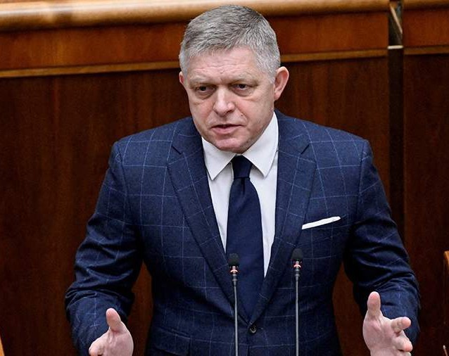 Роберт Фицо заявил, что никто не может запретить ему приехать в Москву 9 мая