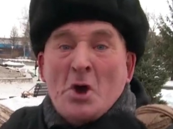 Нижегородцам объяснили, почему новогодняя ель на Минина стоит криво