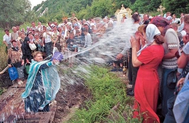 Чуть не сплюнула