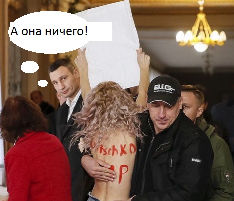 Голая активистка Femen напала на Кличко на выборах