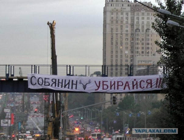 На Тверской улице в Москве демонтируют троллейбусные сети и организуют парковки