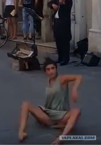Балерина станцевала на улице. Красиво.