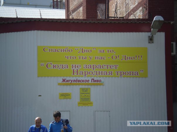 Перекачивание разливного пива из автоцистерны в пивной киоск, 1990 год, Липецк