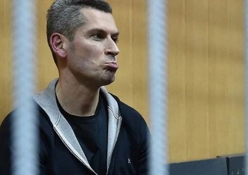 Следователей и оперов, проводивших обыски у миллиардеров Магомедовых, заставили сдать все мобильные перед входом в их дома