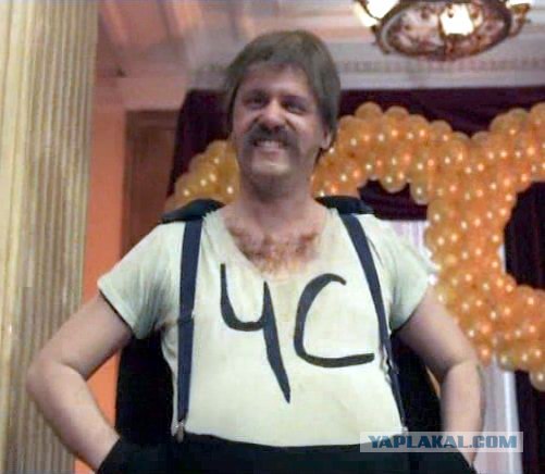 Синий джентльмен заступился за леди!