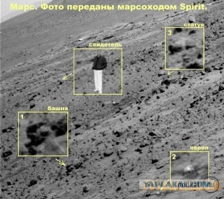 Прилетевший на Марс в мае китайский марсоход "Чжужун" прислал совместное с посадочной платформой фото