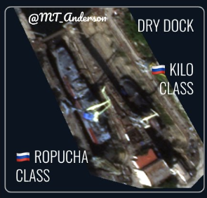 В Севастополе возник пожар после ракетной атаки