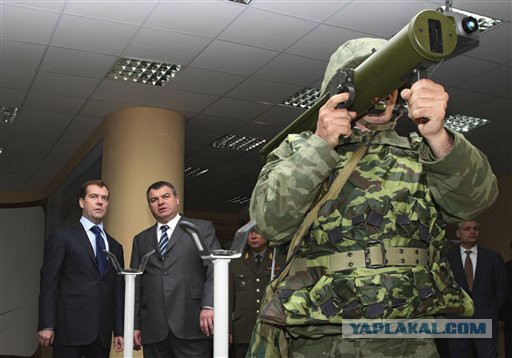 Сердюков ездит на новую работу с мигалкой