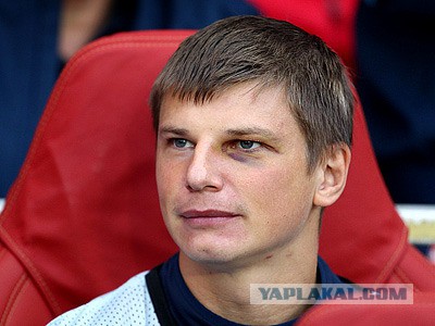 Флешмоб с наполовину накрашенными женскими лицами